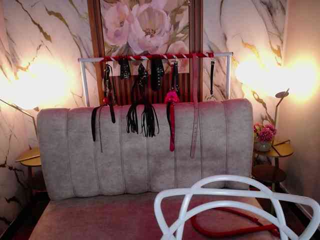 Naty-slavedoll webcam