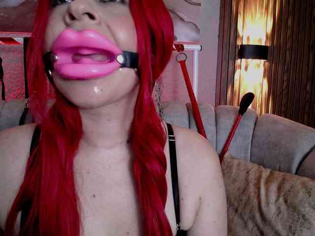 Naty-slavedoll webcam