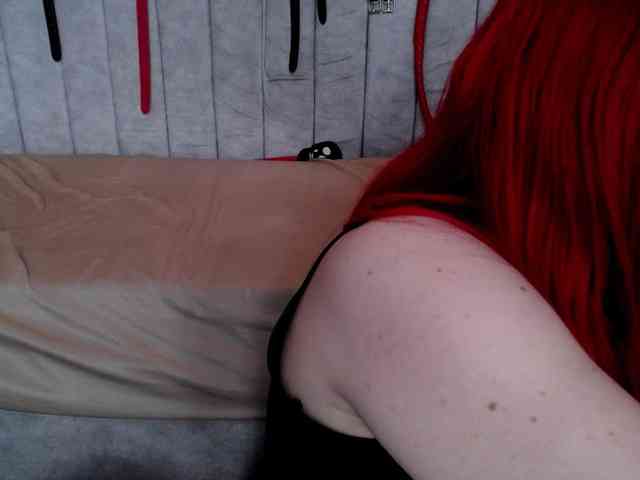 Naty-slavedoll webcam