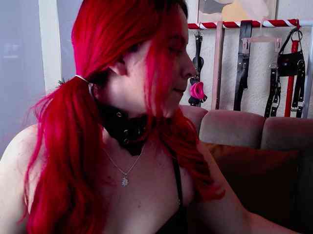 Naty-slavedoll webcam