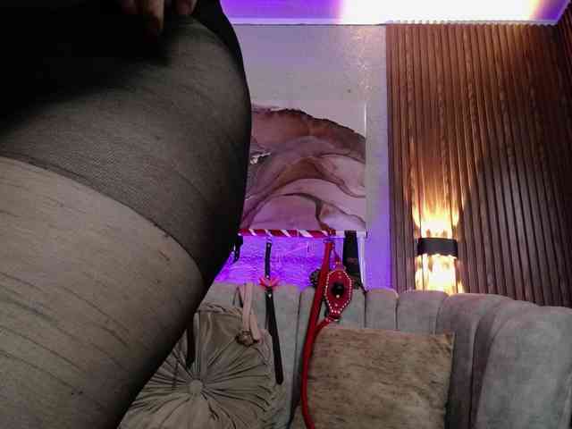 Naty-slavedoll webcam