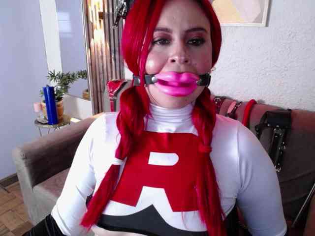 Naty-slavedoll webcam