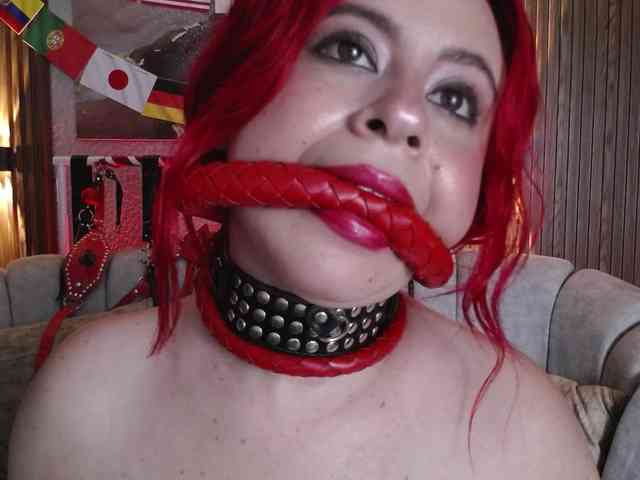 Naty-slavedoll webcam