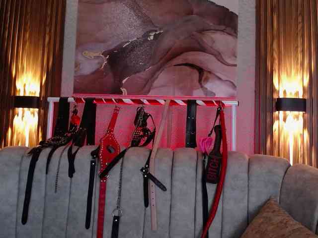 Naty-slavedoll webcam