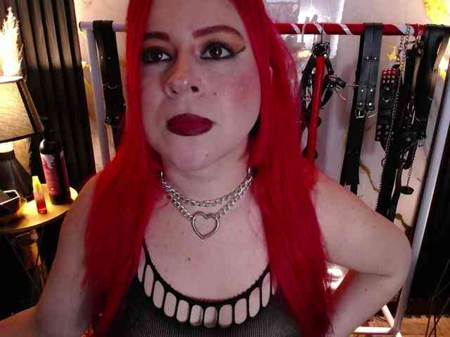 Naty-slavedoll webcam