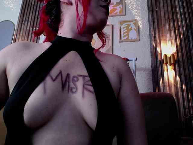 Naty-slavedoll webcam