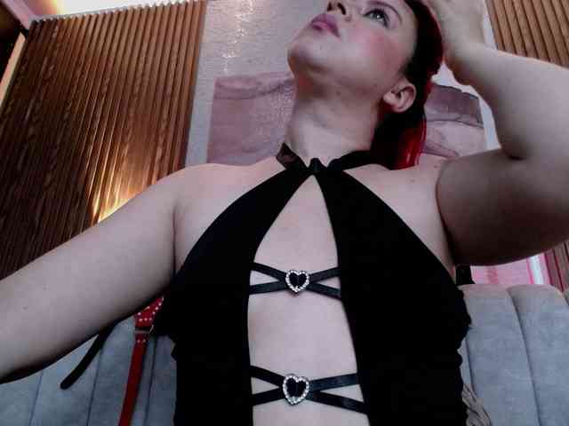 Naty-slavedoll webcam
