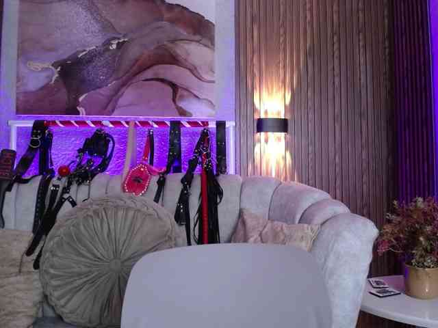 Naty-slavedoll webcam
