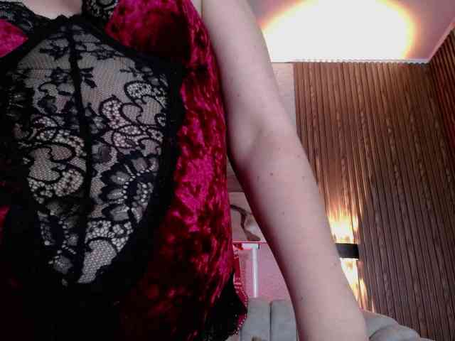 Naty-slavedoll webcam