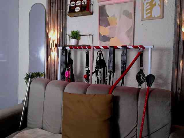 Naty-slavedoll webcam