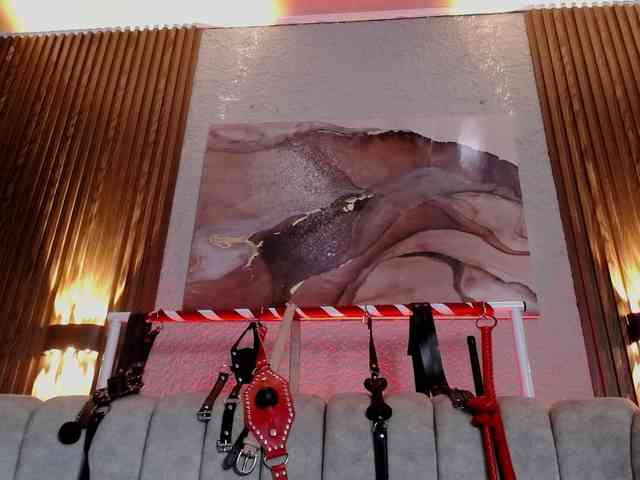 Naty-slavedoll webcam