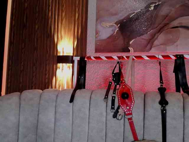 Naty-slavedoll webcam