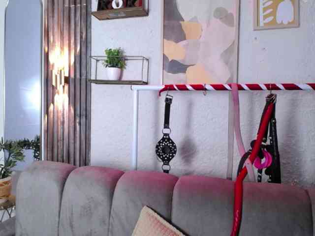 Naty-slavedoll webcam