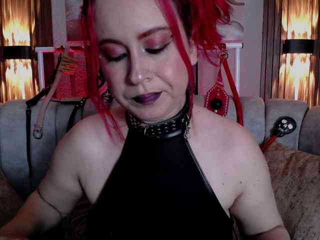 Naty-slavedoll webcam