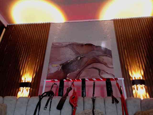 Naty-slavedoll webcam