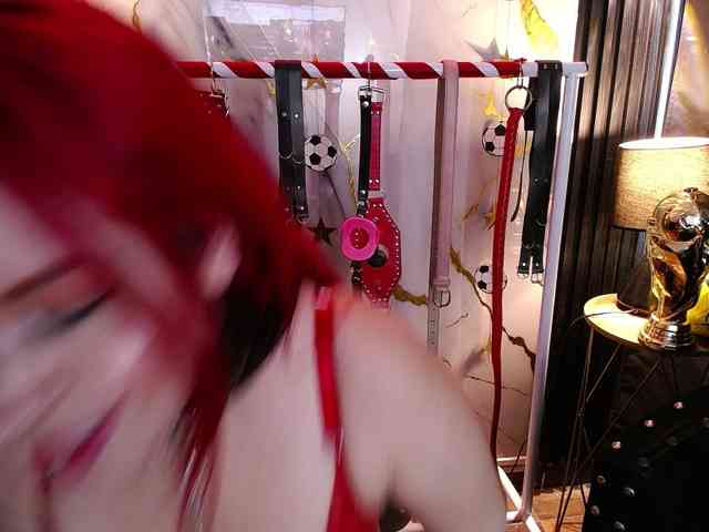 Naty-slavedoll webcam
