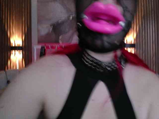 Naty-slavedoll webcam