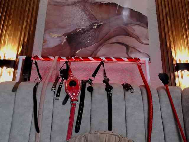 Naty-slavedoll webcam