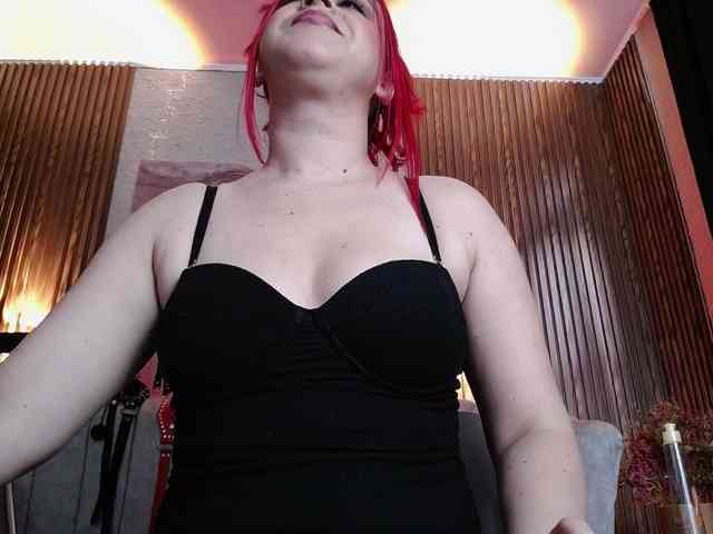 Naty-slavedoll webcam