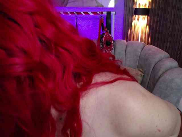 Naty-slavedoll webcam