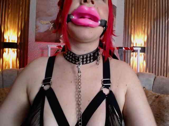 Naty-slavedoll webcam