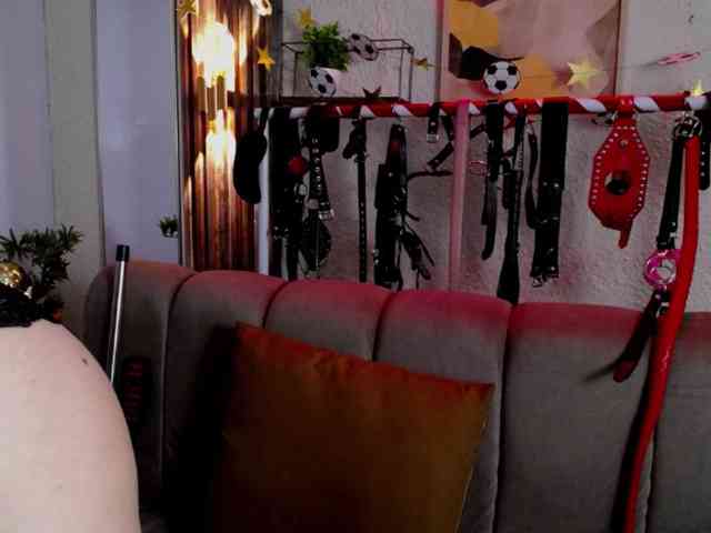 Naty-slavedoll webcam