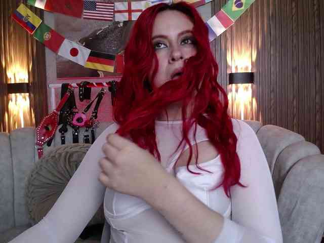 Naty-slavedoll webcam