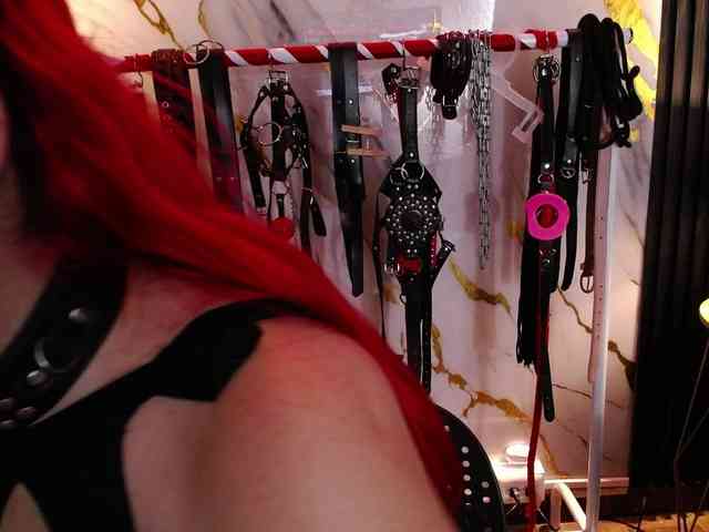 Naty-slavedoll webcam