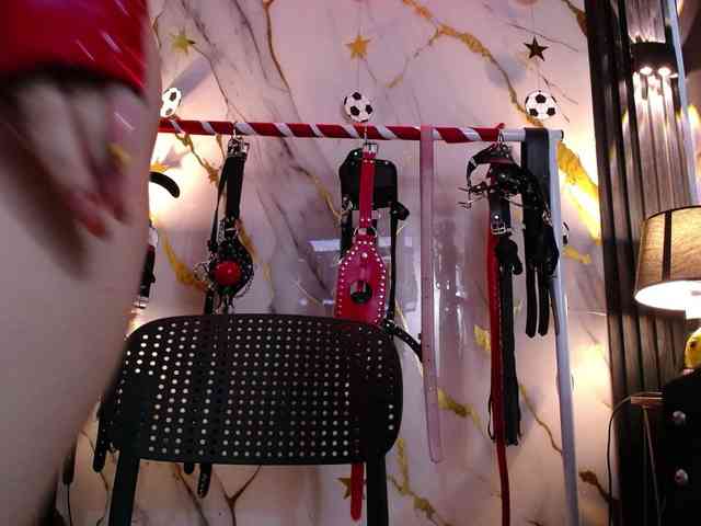 Naty-slavedoll webcam