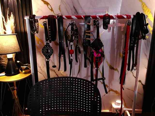 Naty-slavedoll webcam
