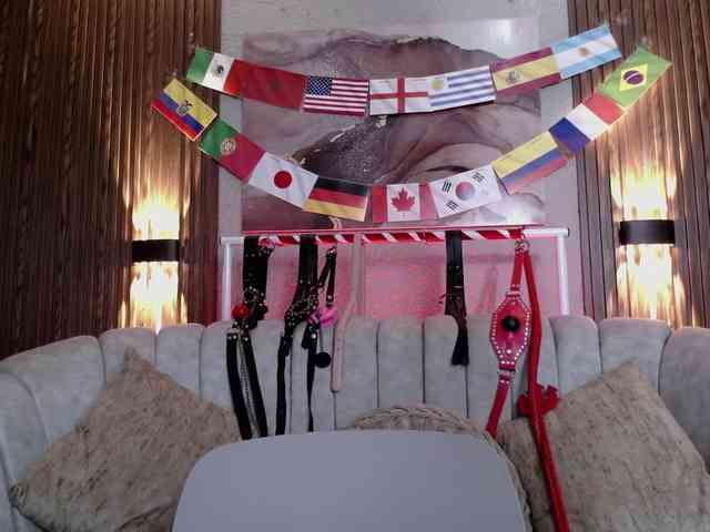 Naty-slavedoll webcam