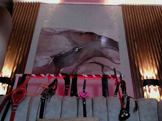 Naty-slavedoll webcam