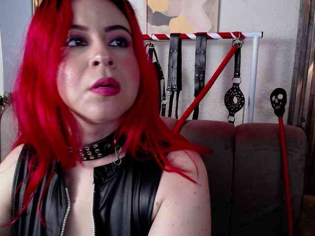 Naty-slavedoll webcam