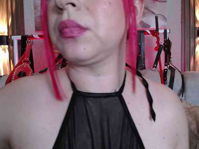 Naty-slavedoll webcam