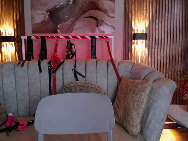 Naty-slavedoll webcam