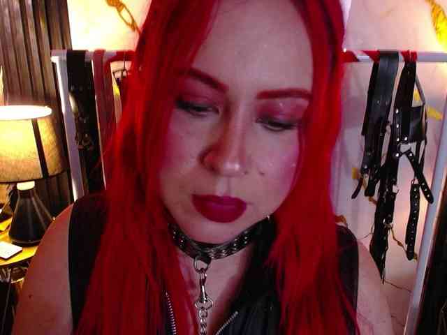 Naty-slavedoll webcam