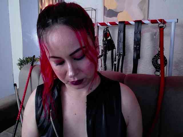 Naty-slavedoll webcam