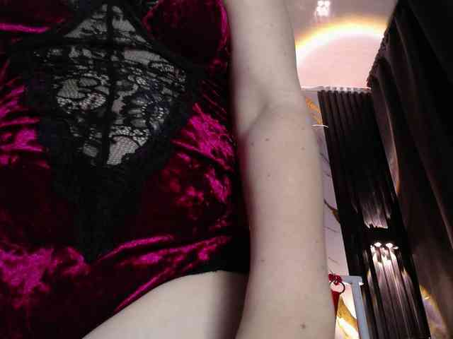 Naty-slavedoll webcam
