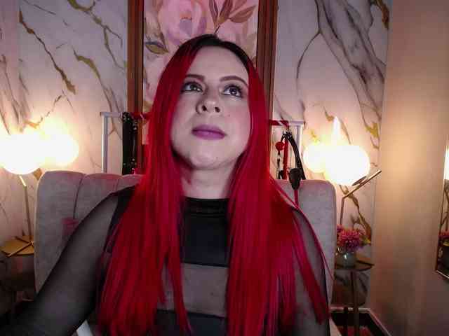 Naty-slavedoll webcam