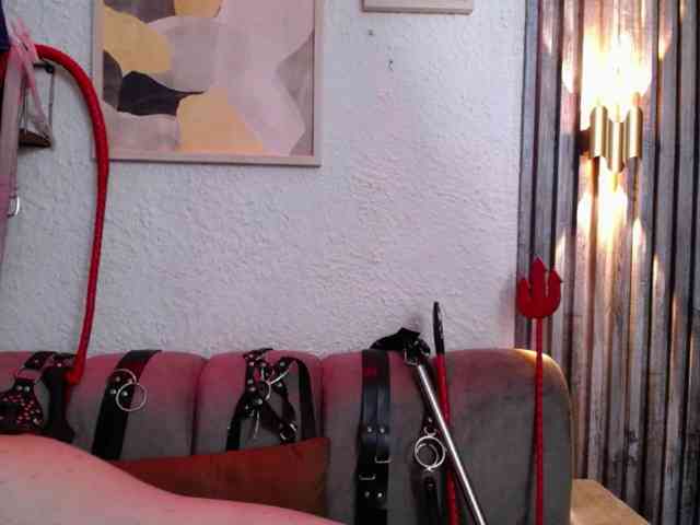 Naty-slavedoll webcam
