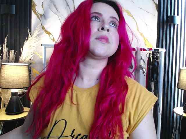Naty-slavedoll webcam