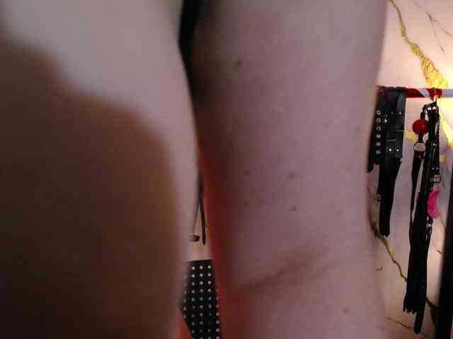Naty-slavedoll webcam