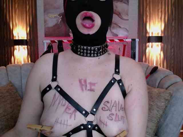 Naty-slavedoll webcam