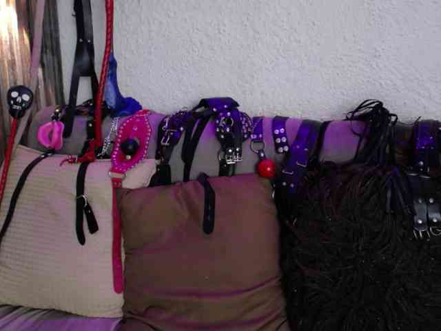 naty-slavedoll's live room