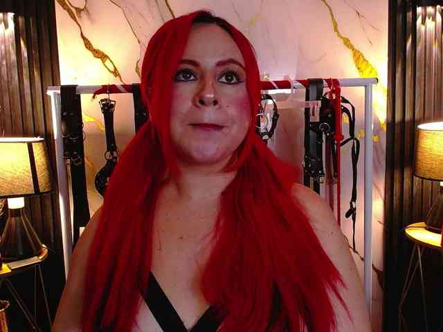 Naty-slavedoll webcam