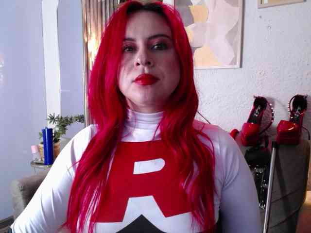 Naty-slavedoll webcam