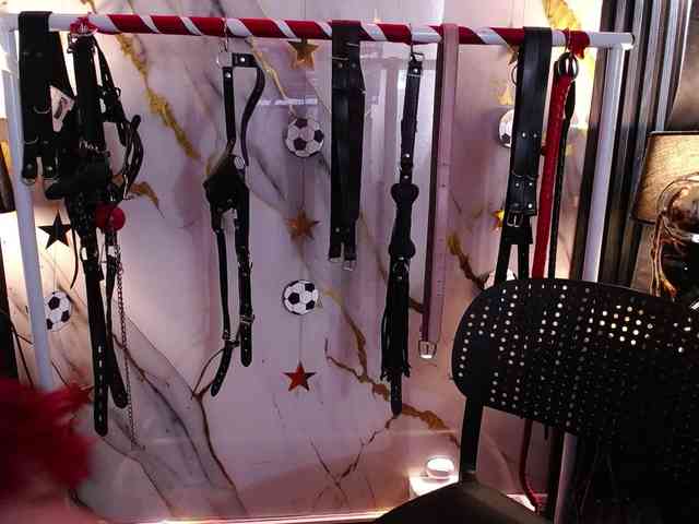 Naty-slavedoll webcam