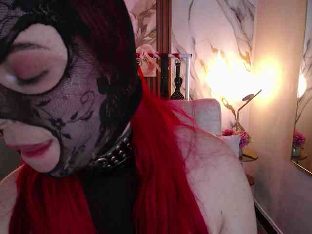 Naty-slavedoll webcam