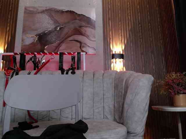 Naty-slavedoll webcam