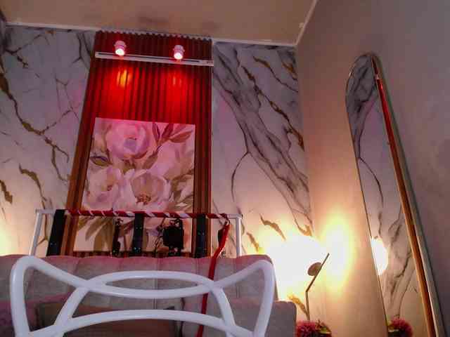 Naty-slavedoll webcam
